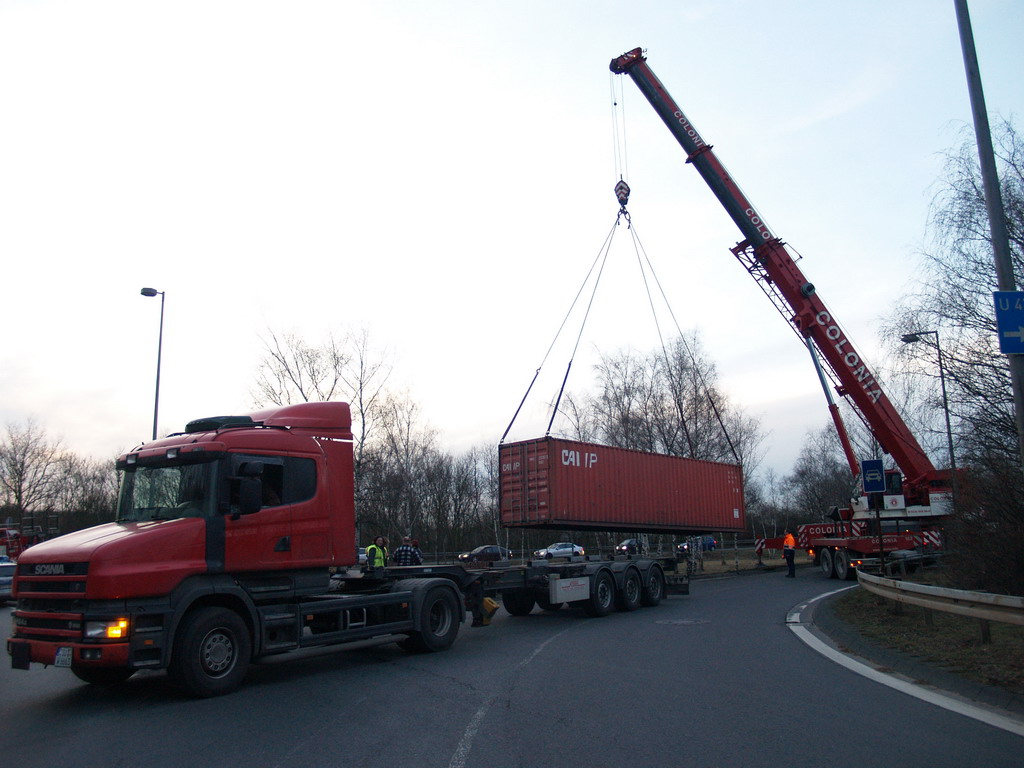 LKW verliert Container Koeln Niehler Ei P134.JPG